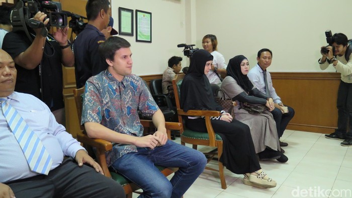 Bertemu di Pengadilan, Risty Tagor Tolak Uluran Tangan Stuart