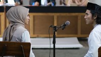 Sepasang suami-istri, Bagas (Vino G Bastian) dan Risa (Laudya Cynthia Bella) hendak rujuk kembali setelah memutuskan bercerai setahun lalu. (MD Pictures)