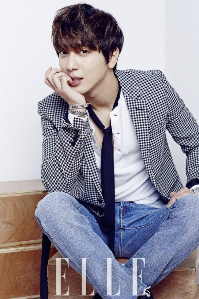 12. Yonghwa CNBLUEIdol sekaligus aktor lain yang juga dianggap paling tampan adalah Yonghwa CNBLUE. Pria 33 tahun itu terakhir bermain drama Sell Your Haunted House.Foto: ELLE China.