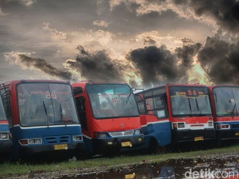 Metromini Tunggu Mati