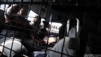 10 penghuni kos itu dibawa ke Polres Jakarta Timur untuk dimintai keterangan.