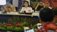 Menteri Koordinator Bidang Pembangunan Manusia dan Kebudayaan (Menko PMK) Puan Maharani, Menko Kemaritiman Rizal Ramli dan Menteri Pekerjaan Umum dan Perumahan Rakyat, Basuki Hadimuljono menggelar rakor di Kantor Menko PMK Jakarta, Jumat (29/1/2016).