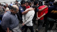 Para WNA yang terjaring razia digelandang.