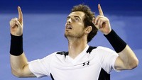 Andy Murray merayakan kemenangan usai mengalahkan Milos Raonic dengan skor  4-6, 7-5, 6-7(4), 6-4, 6-2. Jason OBrien/Reuters/detikFoto.