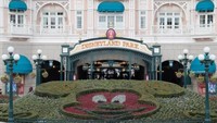 Situs pernikahan asal Inggris Hitched merilis data 10 tempat paling hits untuk melamar kekasih. Disneyland Paris menjadi tempat paling favorit untuk melamar. (REUTERS/Gonzalo Fuentes)
