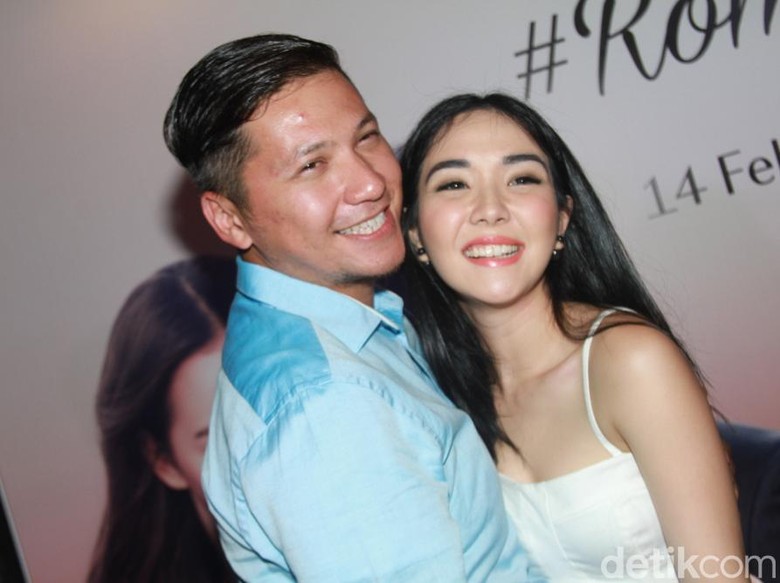Kisah Cinta Gading-Gisel: Ditembak di Televisi Berakhir di Pengadilan Negeri Kisah Cinta Gading-Gisel: Ditembak di Televisi Berakhir di Pengadilan Negeri