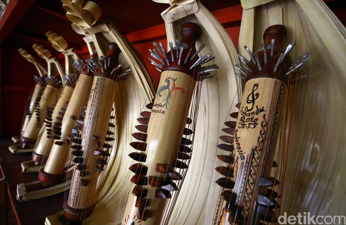 Sasando adalah alat musik khas Nusa Tenggara Timur. Yuk kita lihat proses pembuatan alat musik daerah ini.