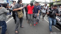 BNN melakukan razia besar-besaran warga asing di Tanah Abang menyusul terungkapnya sindikat narkoba Pakistan di Jepara, Jateng.