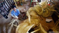 Tiilangga juga terbuat dari daun lontar. Di atasnya itu ada sembilan tingkatan yang melambangkan jumlah strata pada zaman dahulu.