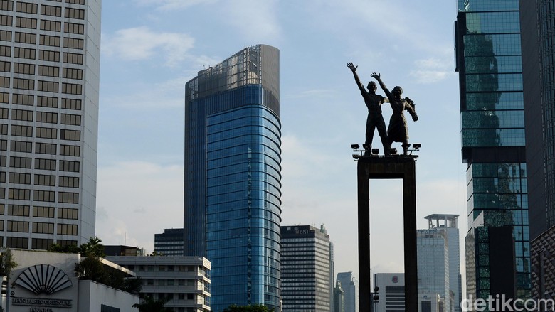 Patung Selamat Datang di Bundaran HI