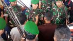 Suku Anak Dalam Serahkan Senjata Api ke Korem 042 Gapu