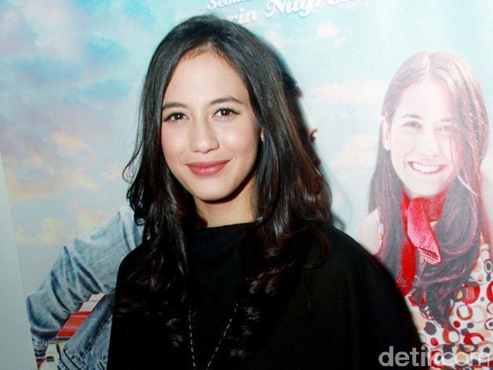 Pevita Pearce di press screening film Aach... Aku Jatuh Cinta