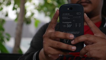 Tak puas sampai di situ, di tahun berikutnya Yota kembali merilis produk penerus yang diberi nama Yotaphone 2. Foto: detikINET - Anggoro Suryo Jati