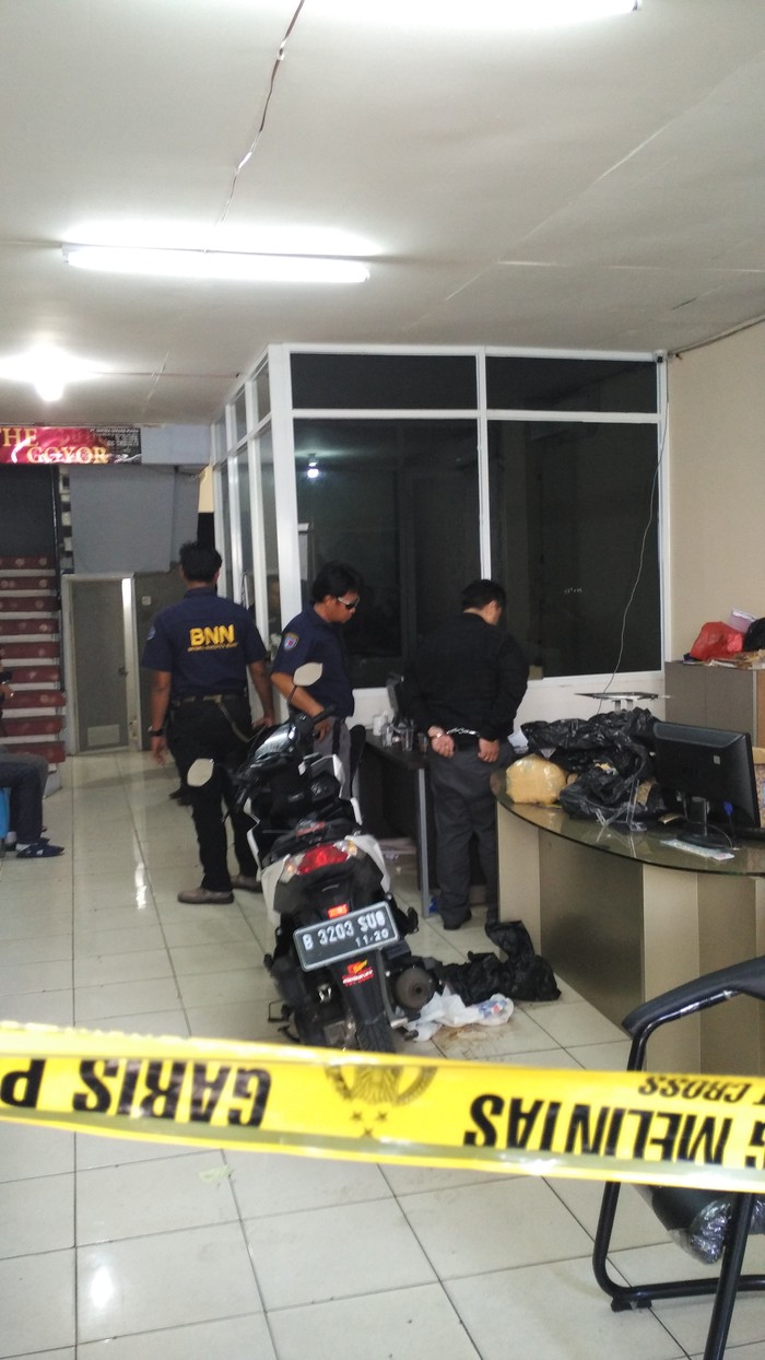 Dari Hotel, Petugas BNN Gerebek Travel dan Kargo di Tanah Abang