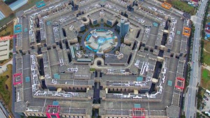 Gedung Mirip Pentagon yang Terlantar di China
