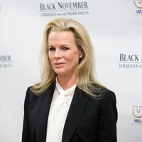 Di awal kariernya sebagai aktris, Kim Basinger membeli satu kota di Georgia untuk bisnis pariwisata. Namun ia memutuskan mundur dari dunia film dan menjual sebagian area di kotanya dengan harga rendah, dari Rp 285 miliar jadi hanya Rp 14 miliaran. Foto: Getty Images