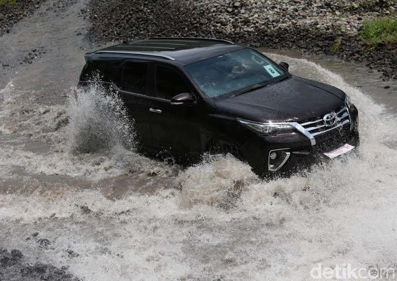 Toyota Fortuner. Foto: Bagus Kurniawan Toyota Fortuner. Foto: Bagus Kurniawan