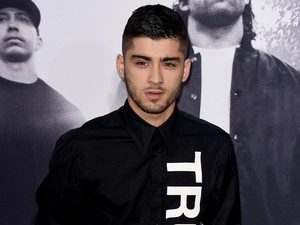 Zayn Malik Kolaborasi dengan Desainer Rancang Koleksi Sepatu