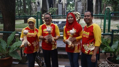Indosat Ooredoo Jualan Boneka Jerapah