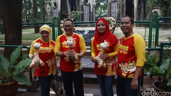 Indosat Ooredoo Jualan Boneka Jerapah