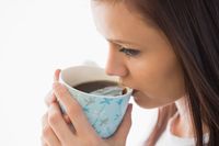 Apa Benar Sering Minum Kopi Sebabkan Tubuh Dehidrasi?