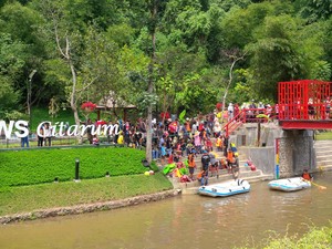 Sehari Setelah Diresmikan, Teras Cikapundung Langsung Diserbu Warga Bandung