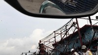 Setiap harinya jasa gerobak ini membantu memindahkan ikan yang dibongkar dari kapal untuk dibawa ke gudang.
