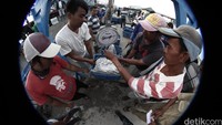 Cuaca buruk membuat hasil tangkapan menurun, beberapa kapal pun terpaksa balik tanpa hasil yang memuaskan.