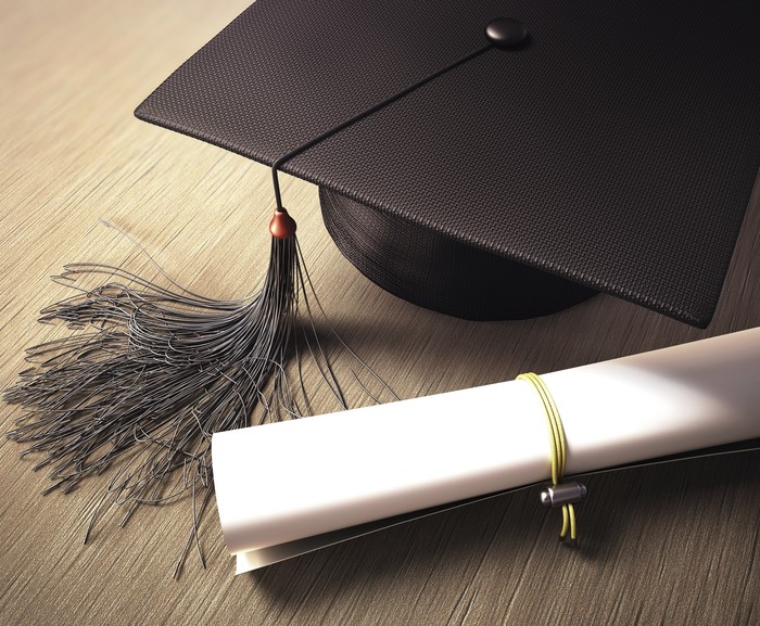 Ilustrasi toga sarjana