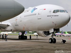 Garuda Tawarkan Pensiun Dini untuk Karyawannya