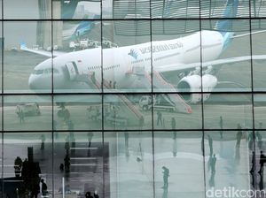 Garuda soal Kabar Pesawat Tergelincir di Banjarmasin: Pesawat Kempes Ban