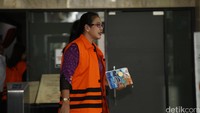 Damayanti diperiksa kembeli terkait kasus suap di proyek Kementrian Pekerjaan Umum dan Perumahan Rakyat bersama dua tersangka lainnya.