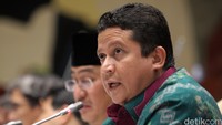 Ketua Bawaslu Muhammad menjelaskan masalah masalah yang terjadi pada pelaksaan Pilkada serentak 2015. 