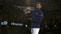 Ini adalah gelar keenam Djokovic di Australia Terbuka. Enam gelar di Australia Terbuka menjadikannya sebagai petenis tunggal putra dengan jumlah gelar terbanyak di turnamen ini, menyamai rekor Roy Emerson. Thomas Peter/Reuters/detikFoto.