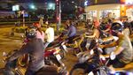 Gaya Warga Ho Chi Minh Saat Naik Motor