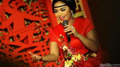 Penampilan Krisdayanti Sambut Imlek