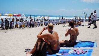 Gegara Perang Timur Tengah, Turis Australia Banyak Beralih Liburan ke Bali