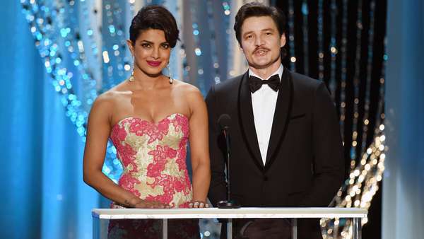 Priyanka Chopra Curi Perhatian di Red Carpet Priyanka Chopra Curi Perhatian di Red Carpet