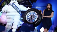 Ban Michelin Primacy SUV telah diuji coba mampu mengerem 2,3 meter lebih pendek di jalan basah.