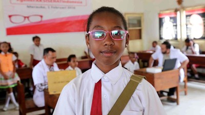 Kacamata untuk Siswa di Papua