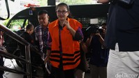 Damayanti tampak mengenakan rompi tahanan KPK.
