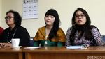 Dita Beri Keterangan Pers di LBH Apik