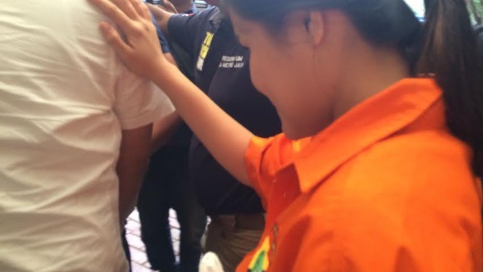 Dibesuk Pengacara, Jessica Dibawakan Nasi Padang