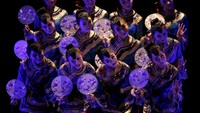 Paras-paras cantik para anggota  the Shanxi Folk Dance and Music Troupe. Rafael Marchante/Reuters/detikcom.