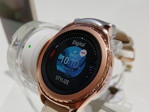 Galaxy Gear S2 Bergaya Klasik