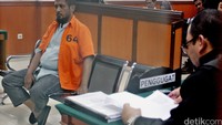 Satu lagi terdakwa simpatisan ISIS yang menghadapi sidang tuntutan di PN Jakbar, yakni Ridwan Sungkar. Ridwan dituntut 6 tahun penjara.