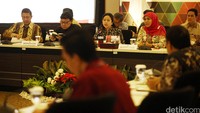 Hingga pukul 11.00 WIB, rapat masih berlangsung.