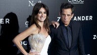 Penelope Cruz berpose dengan Ben Stiller. Juan Naharro Gimenez/Getty Images/detikFoto.