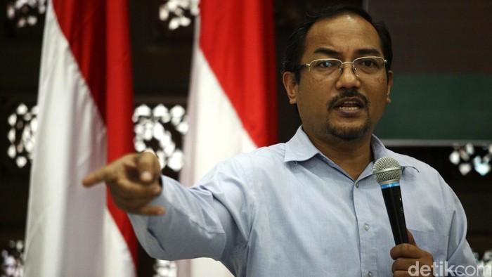 Diskusi bertema Deradikalisasi Menangkal Bahaya Terorisme digelar di kantor DPP PKB, Jakarta. Diskusi ini mambahas tentang akar masalah terorisme.Kepala Badan Nasional Penanggulangan Terorisme (BNPT) Saud Usman Nasution dan Mantan anggota Akademi Militer Afghanistan Nasir Abbas  manjadi narasumber dalam diskusi tersebut.