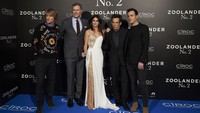 Ia juga berfoto bersama Owen Wilson, Will Ferrell dan Justin Theroux. Carlos Alvarez/Getty Images/detikFoto.